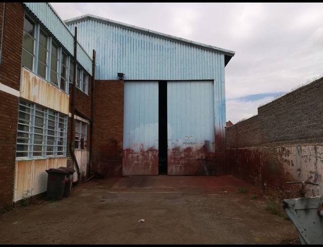 1,200M² WAREHOUSE FOR SALE IN MALVERN EAST